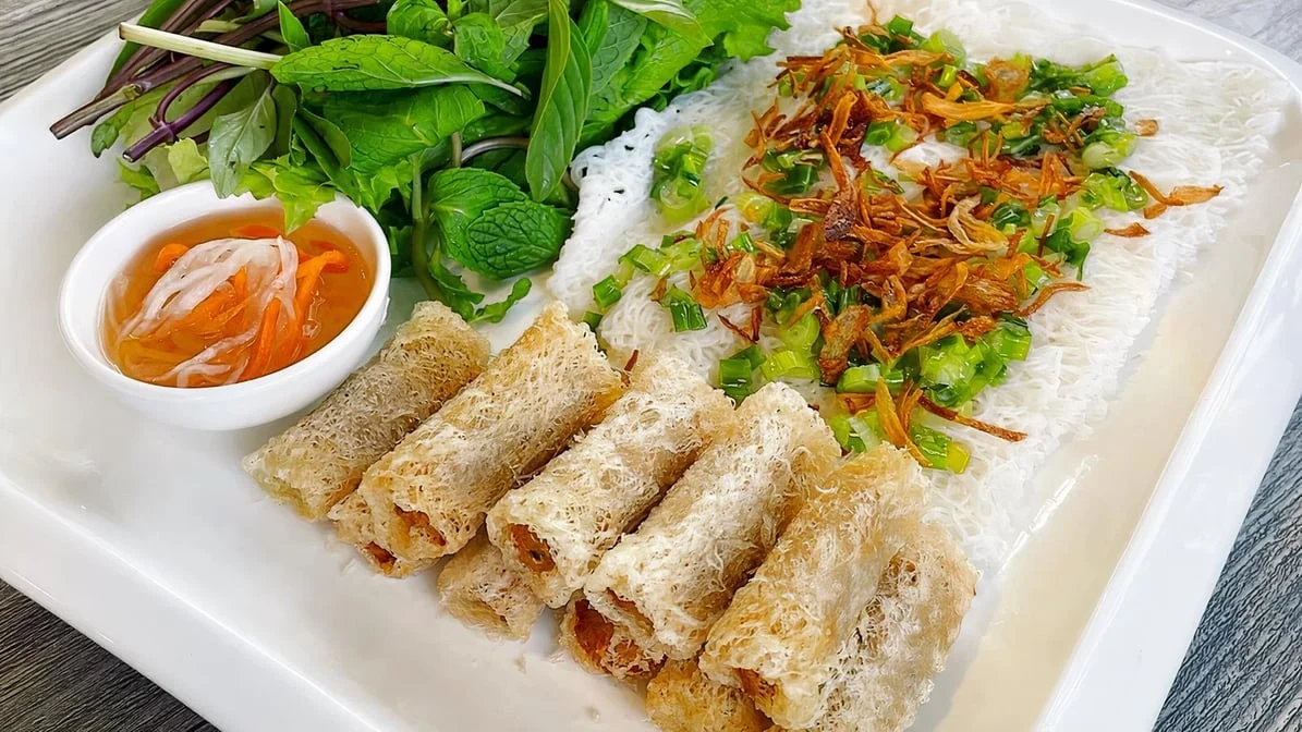 44.. 班海春卷配虾扒饭 / Bánh Hói Chå Giò Ré Tôm Chå
