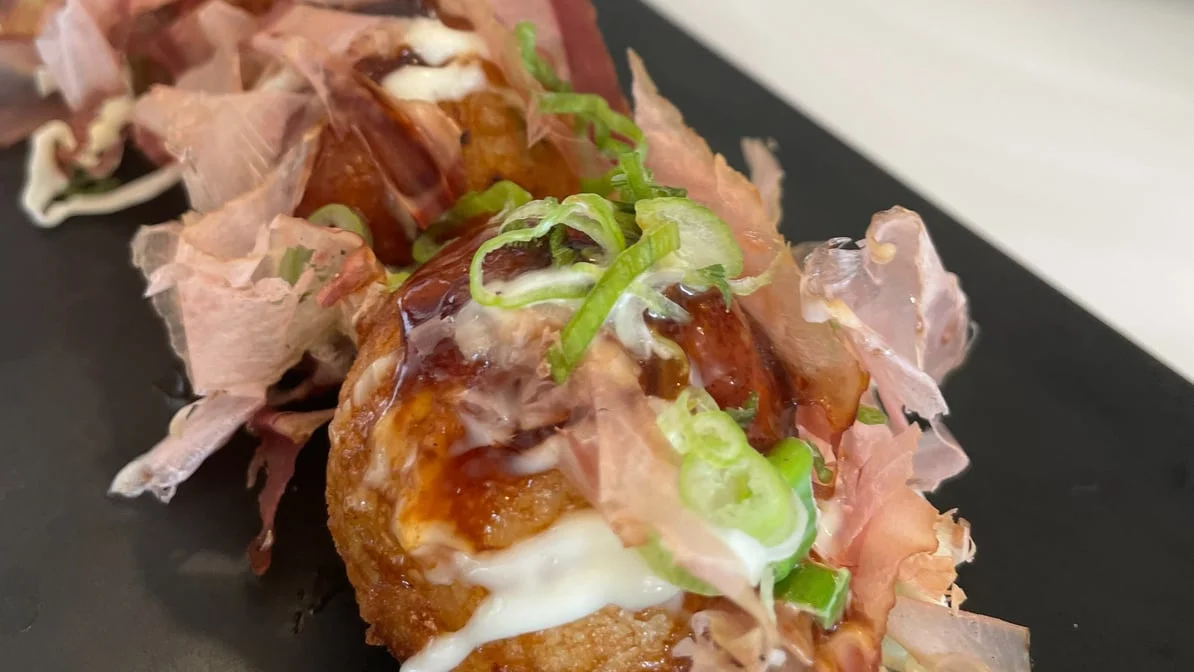 TAKOYAKI (たこ焼き)